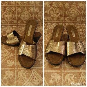 Bandolino Slide Wedge | Gold | 7 1/2M  A1222